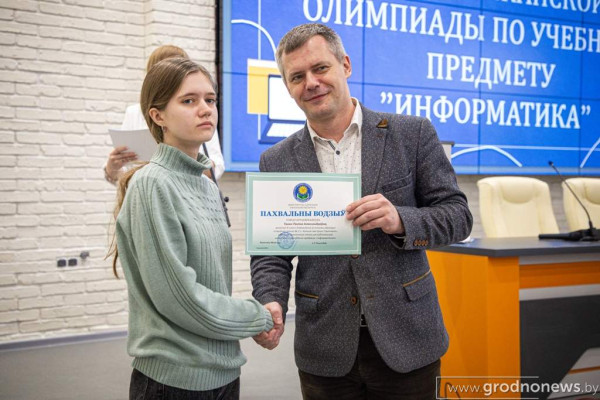 77e2d27d8a0829a5977dfab2ae136ea7