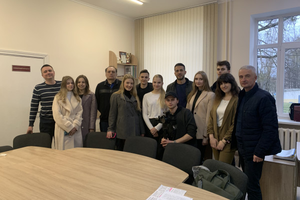 3FEA964B-09D7-421B-BA30-F763D6010B1E