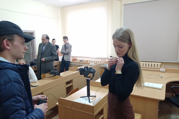 4909F3F3-7C72-4DAC-BFAF-3369CC8F525D