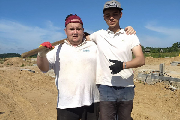 photo_5330187249540777831_y