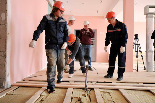 photo_5352757667753477964_y