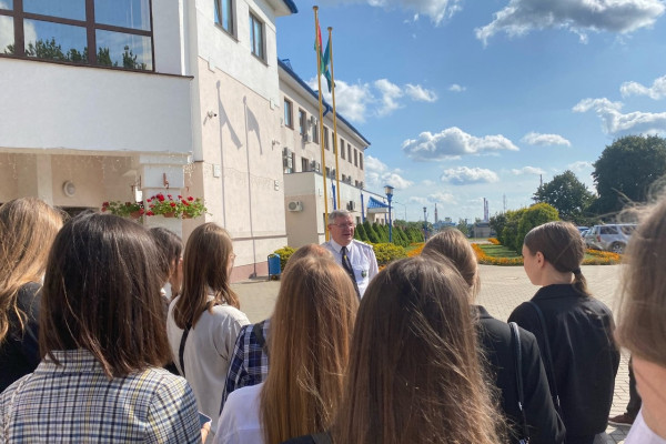 photo_5452161202600924306_y