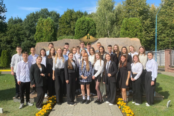 photo_5452161202600924307_y