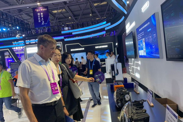 photo_5456546441519549050_y