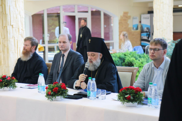 photo_5465637534370483822_y