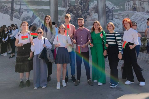 photo_5465170018590378790_y