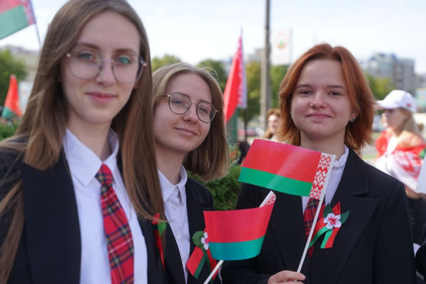 photo_5472348571094339163_y