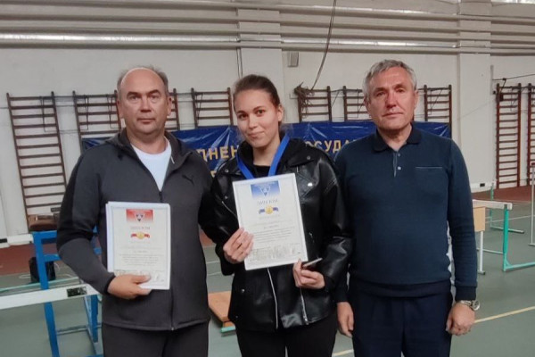 photo_5271881552374123796_y