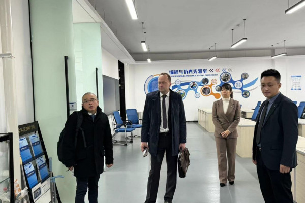 photo_5318951838432742554_y