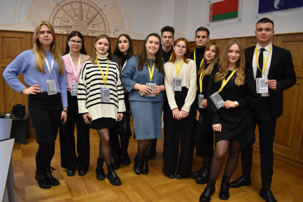 photo_5314773578283078936_y