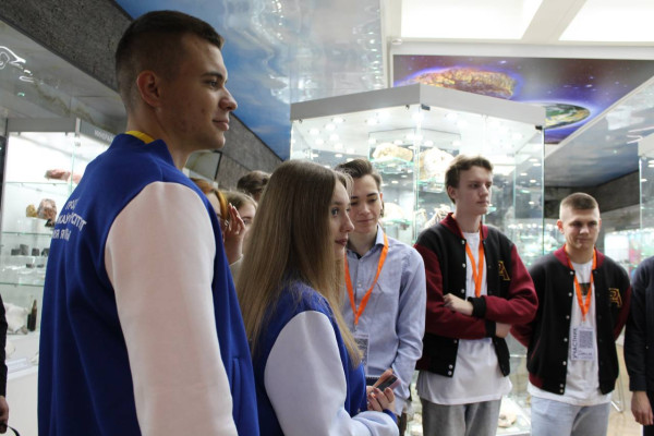 photo_5314773578283079896_y