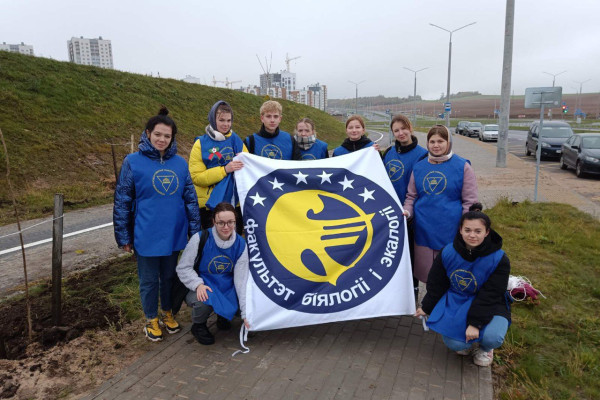 photo_5325703634396238234_y