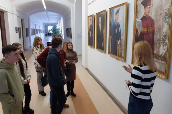 photo_5253775138485293442_y