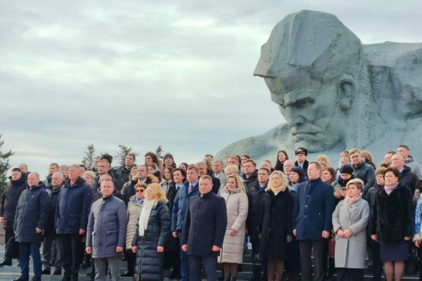 photo_5364211258905187788_y