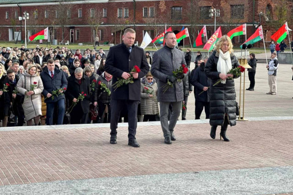 photo_5364211258905187790_y