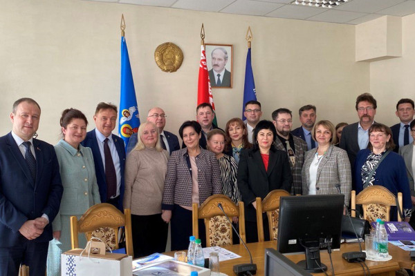 photo_5217790356291180038_y