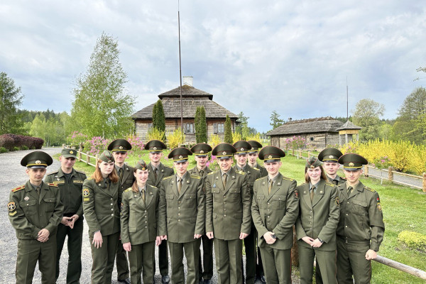 photo_5294366492147701834_y