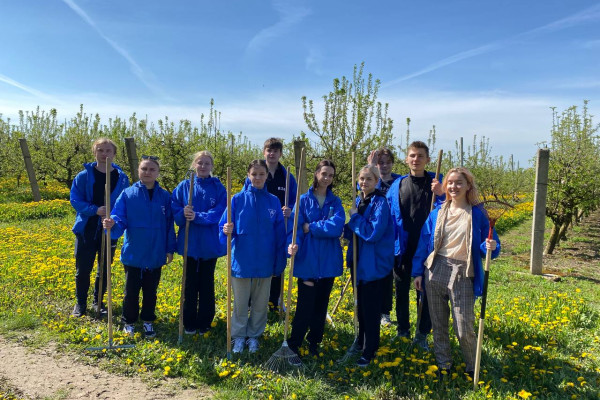 photo_5296273925778561569_y