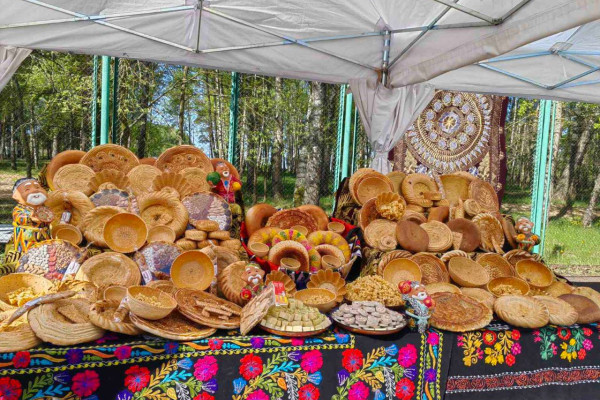 photo_5301065807905807798_y