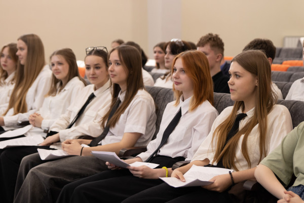 photo_5316503865987817099_w