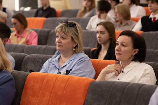 photo_5316503865987817101_w