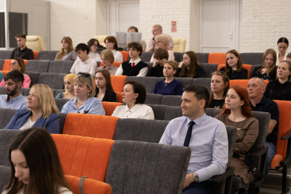 photo_5316503865987817104_w