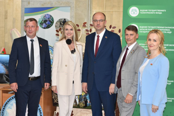 99b8ec1b-cfd2-41c9-b3c8-d767ce7fa3ab