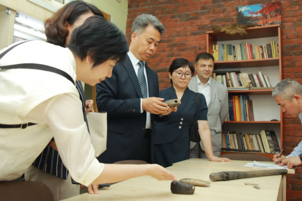 photo_5429481236952373429_y