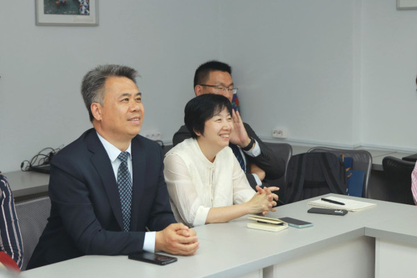 photo_5429481236952373430_y