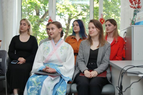 photo_5429481236952373432_y