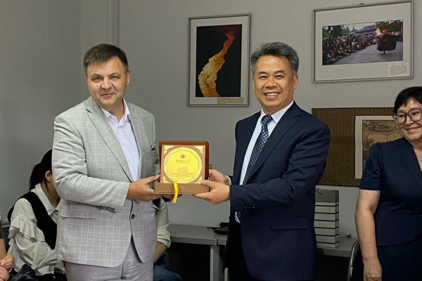 photo_5429481236952373434_y