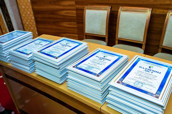 photo_5445292531987372575_y