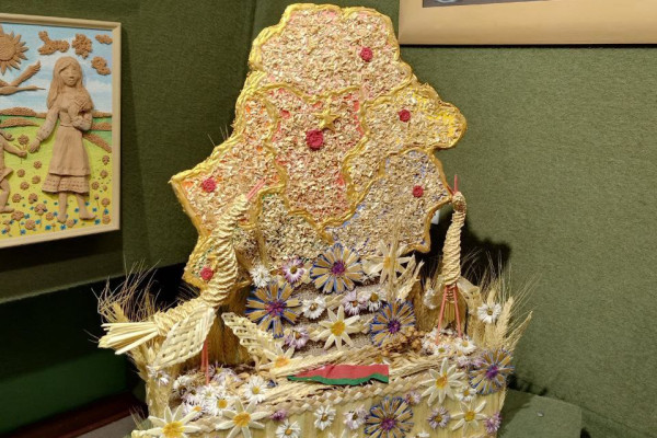 photo_5467831914766394055_y