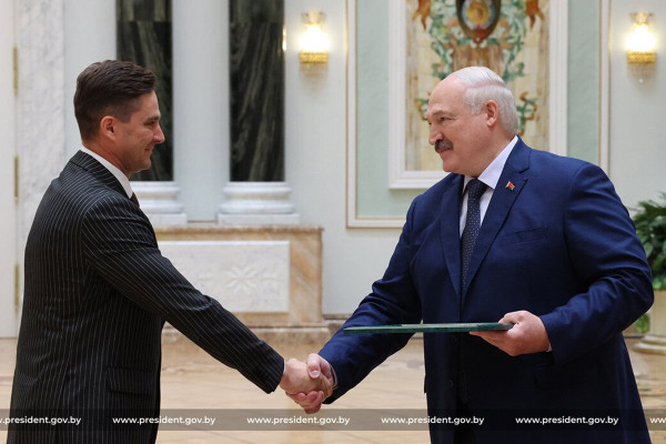 photo_5474589534705540146_y