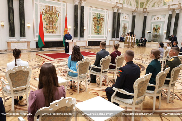 photo_5474589534705540149_y