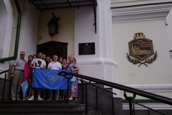 photo_5242268929689245730_y