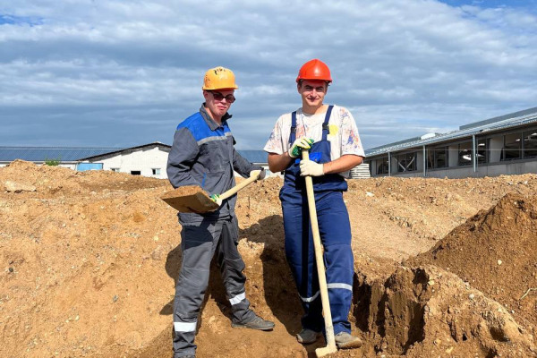 photo_5219758215816928541_y