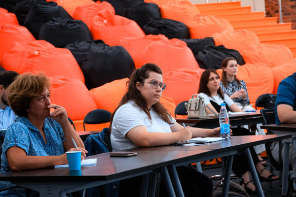 photo_5402114856393498105_y