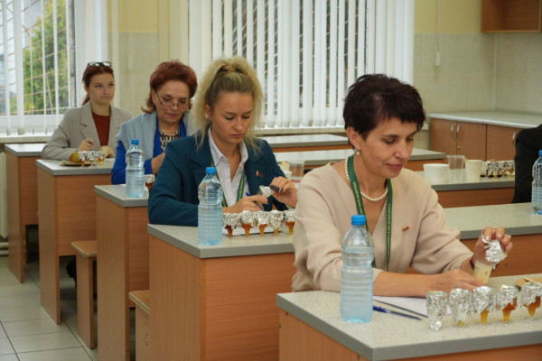 photo_5285324447823290595_y