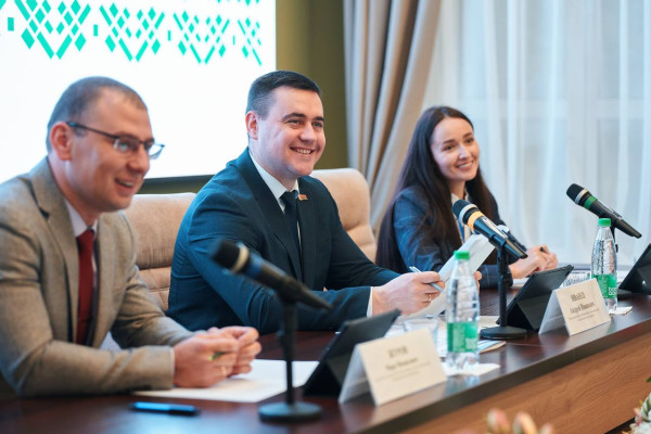 photo_5307890029902815605_y