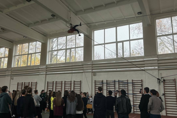 photo_5312107335600170681_y