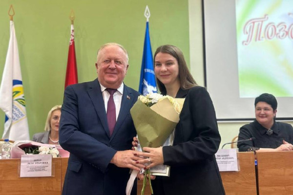 photo_5330411421063832939_x