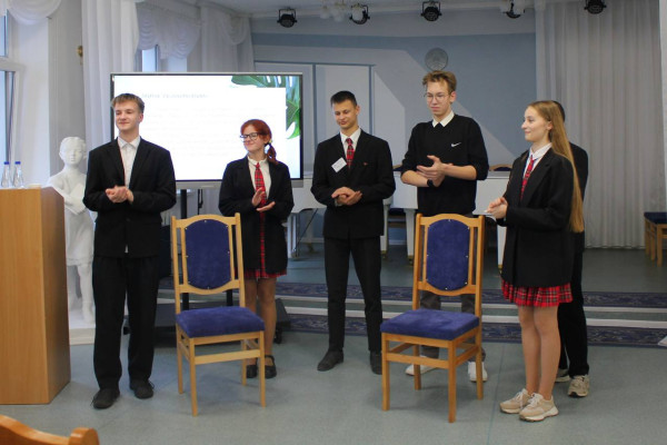 photo_5355250252023719751_y