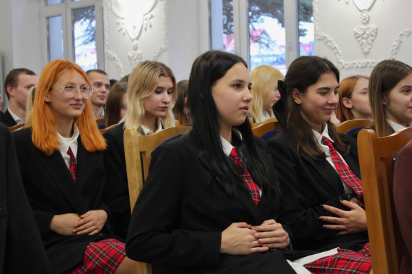 photo_5355250252023719756_y