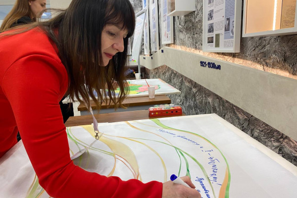 photo_5366442073508670517_y