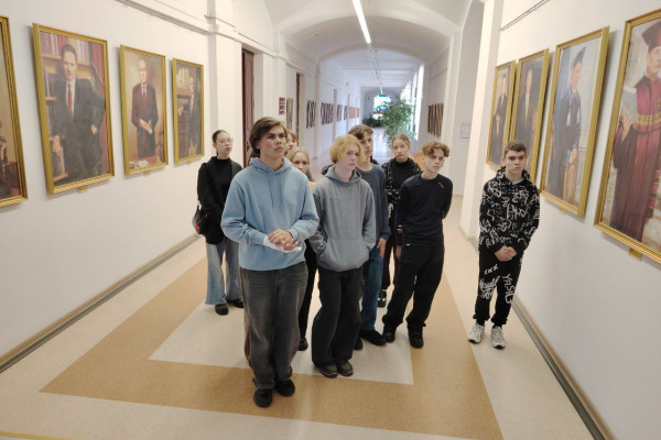 photo_5359751403519732792_y