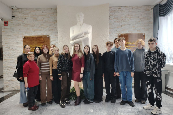 photo_5359751403519732817_y