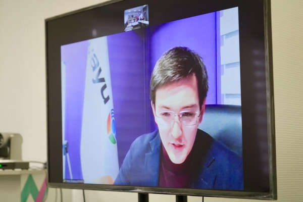 photo_5404479854365240048_y