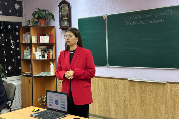 photo_5411543194371483518_y