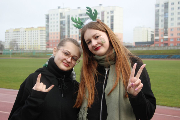 photo_5426945771728661839_y